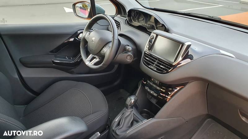 Peugeot 208 1.2 L PureTech Style - 5