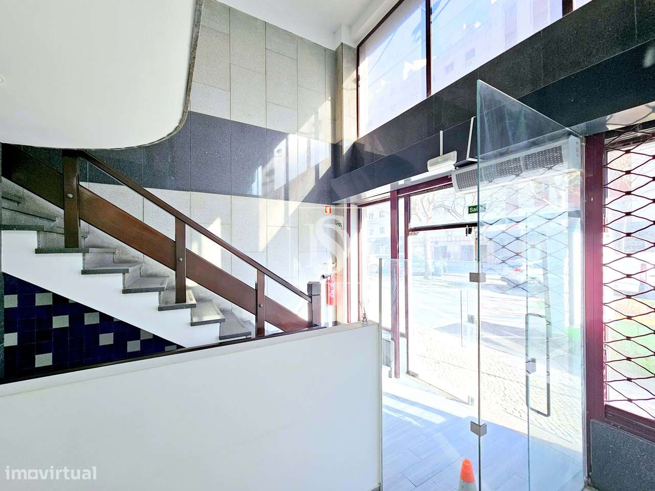 Loja 390 m2 Avenidas Novas - Campo Pequeno-1