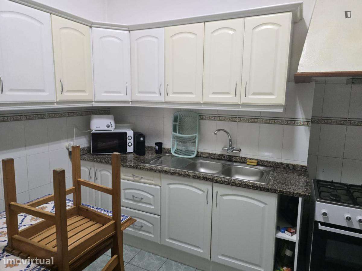 Quarto - localizado em Conchada Coimbra - Grande imagem: 3/9