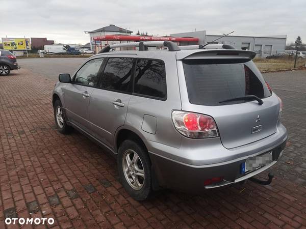 Mitsubishi Outlander 2.4 Intense Ralliart - 3