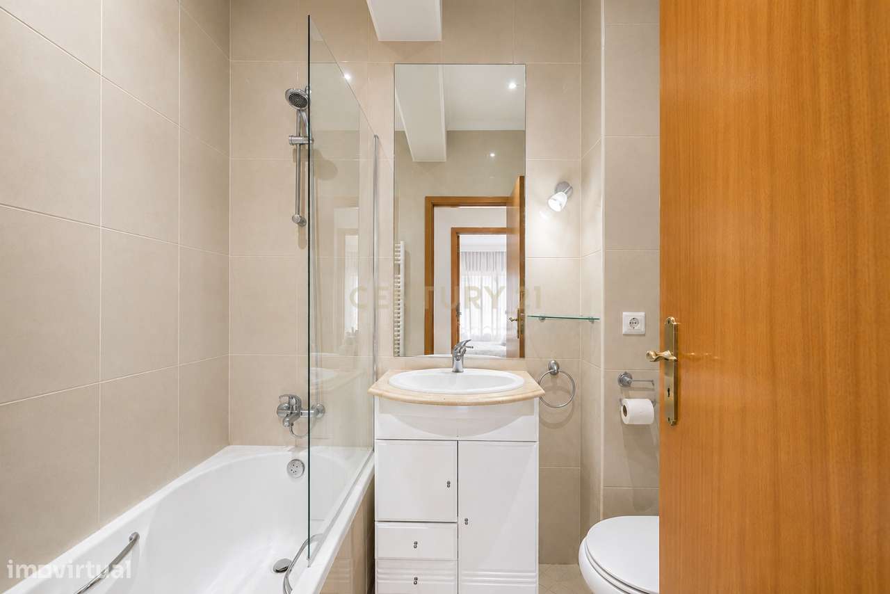 Penthouse T2 com Terraço e Vista Mar em Arcozelo-15