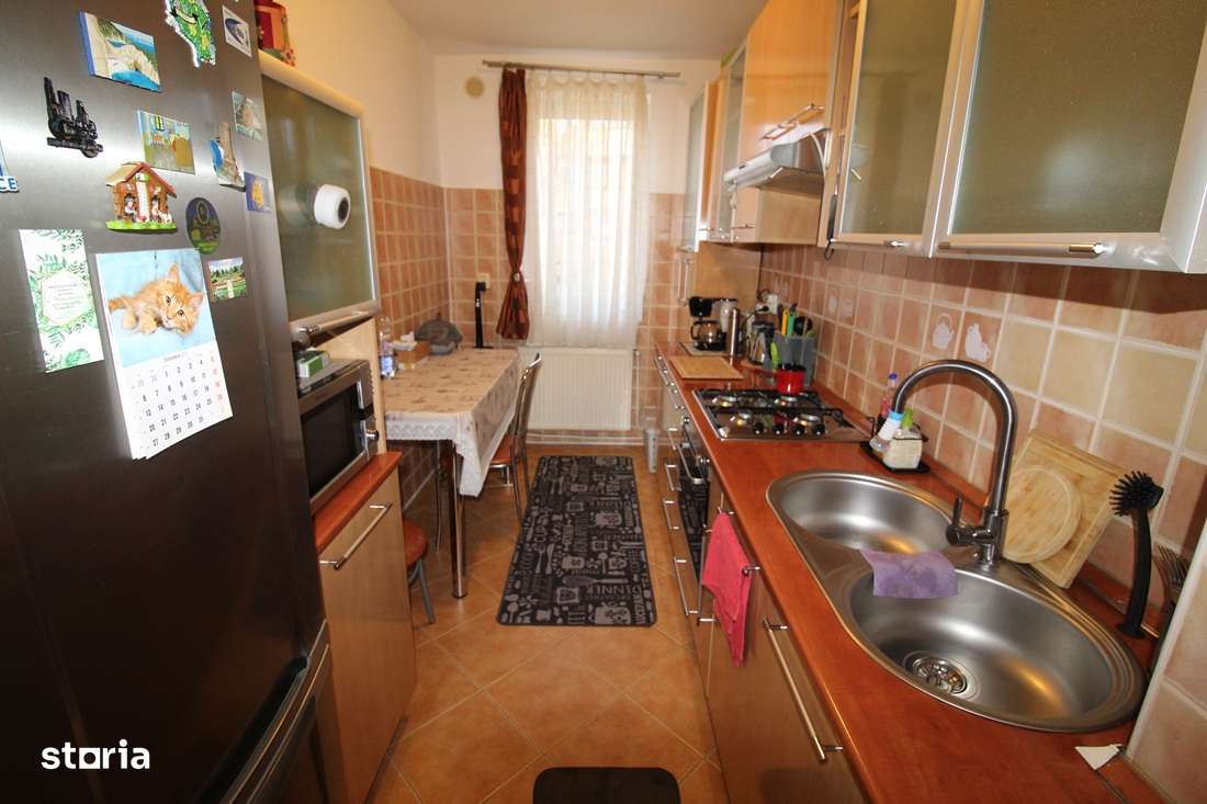 Vând apartament 3 camere în Hunedoara, zona OM-Str.Marțișorului, et.2-10