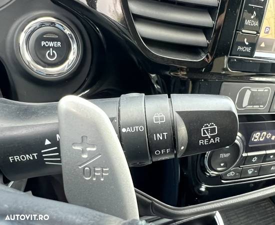 Mitsubishi Outlander 2.0 4WD Plug-In Hybrid Top - 26