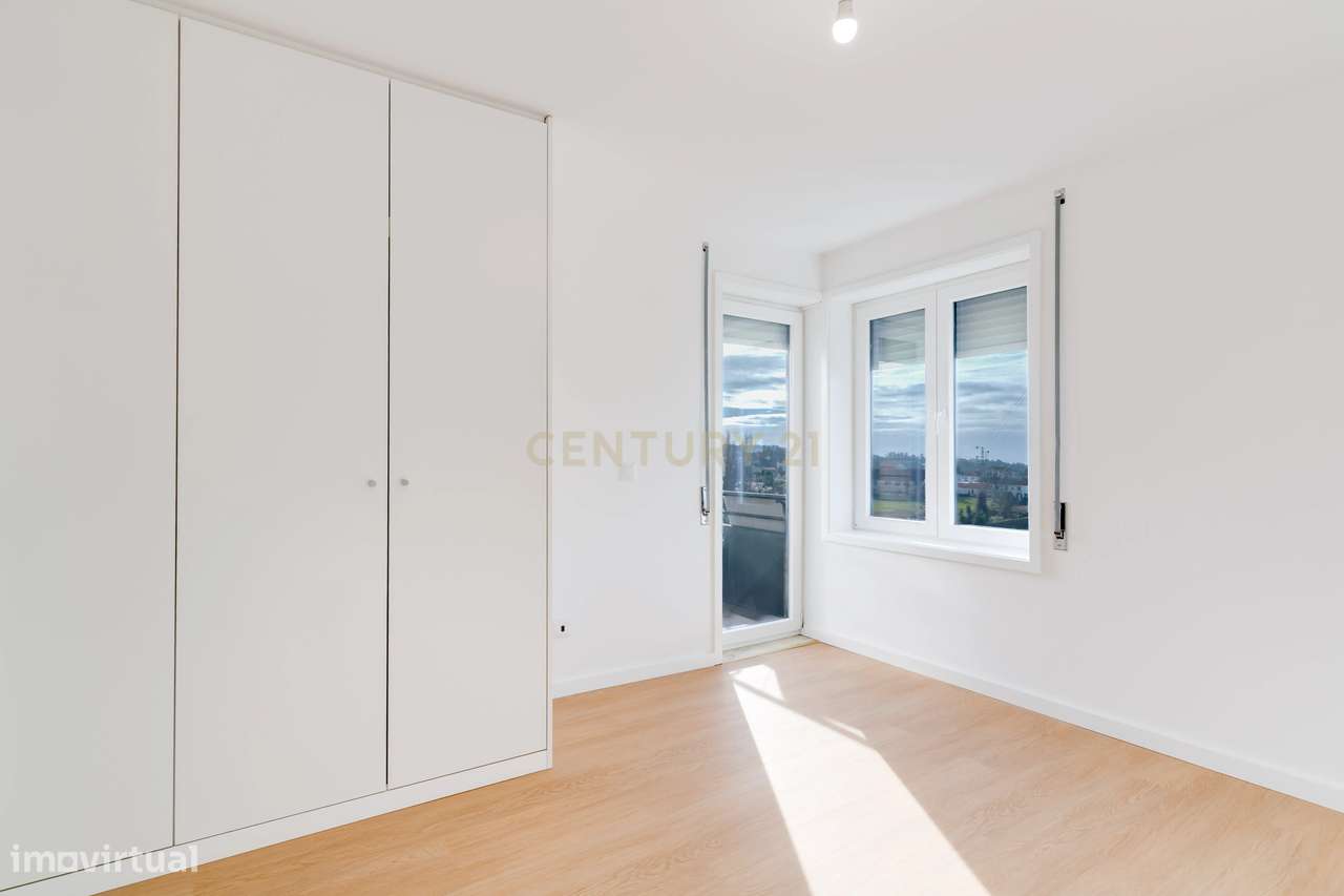 Apartamento T3 Completamente Renovado - Arrifana - Grande imagem: 3/32