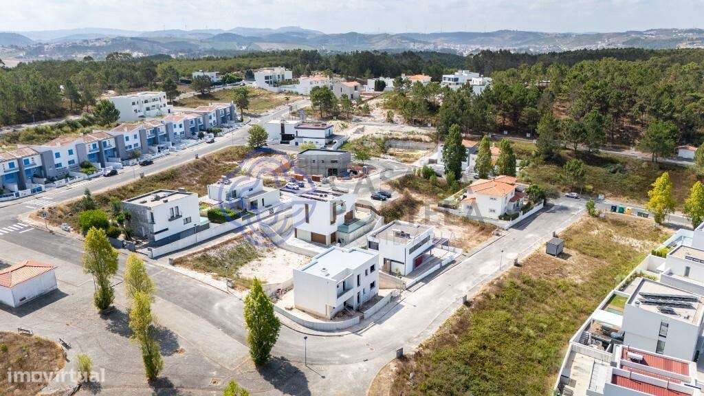 Moradia T4 com3 suites isolada-8