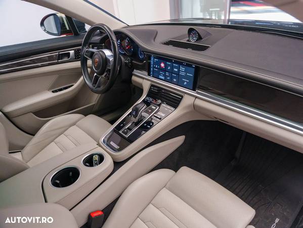 Porsche Panamera 4S Executive - 27