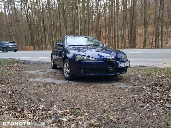 Alfa Romeo 147 1.9 JTD Progression - 1