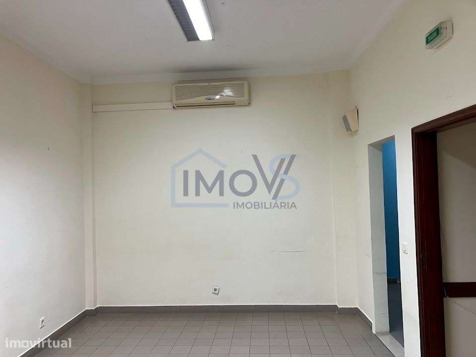Espaço versátil com 295 m² no centro de Ferreira do Zêzere – Clínica,-4