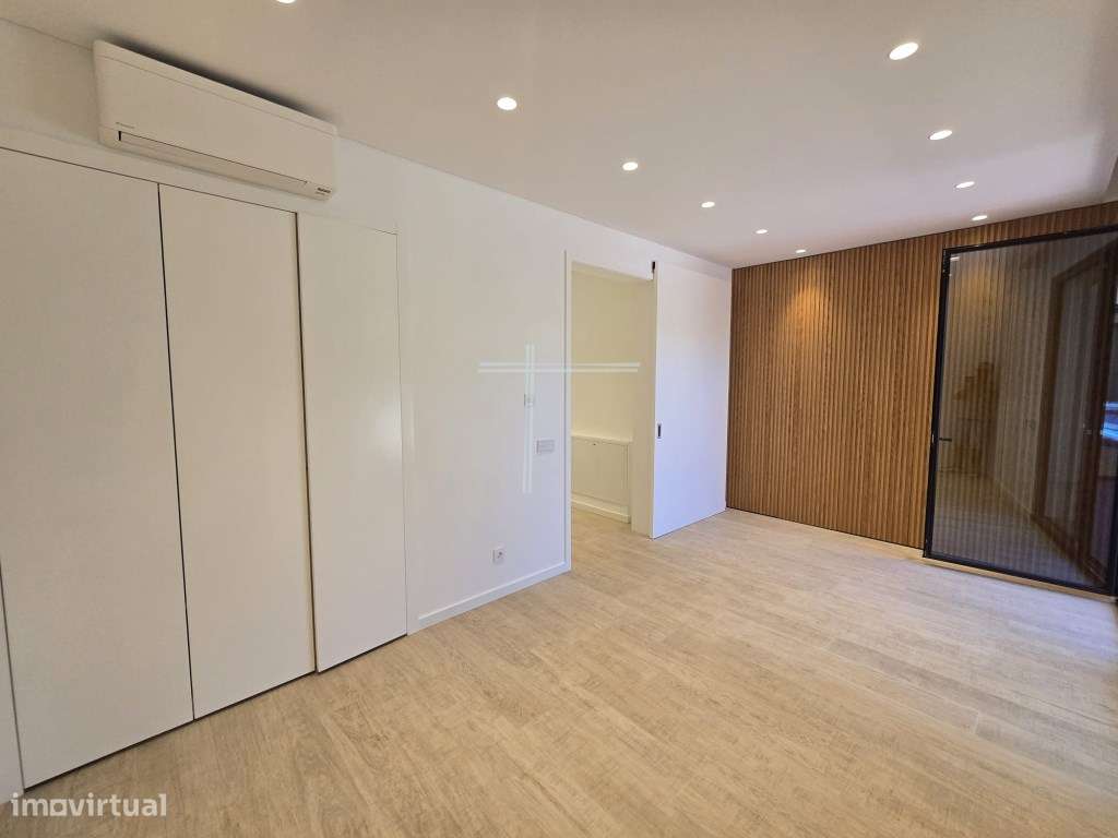 Moradia isolada T4, arquitetura contemporânea com garagem e piscina...-22