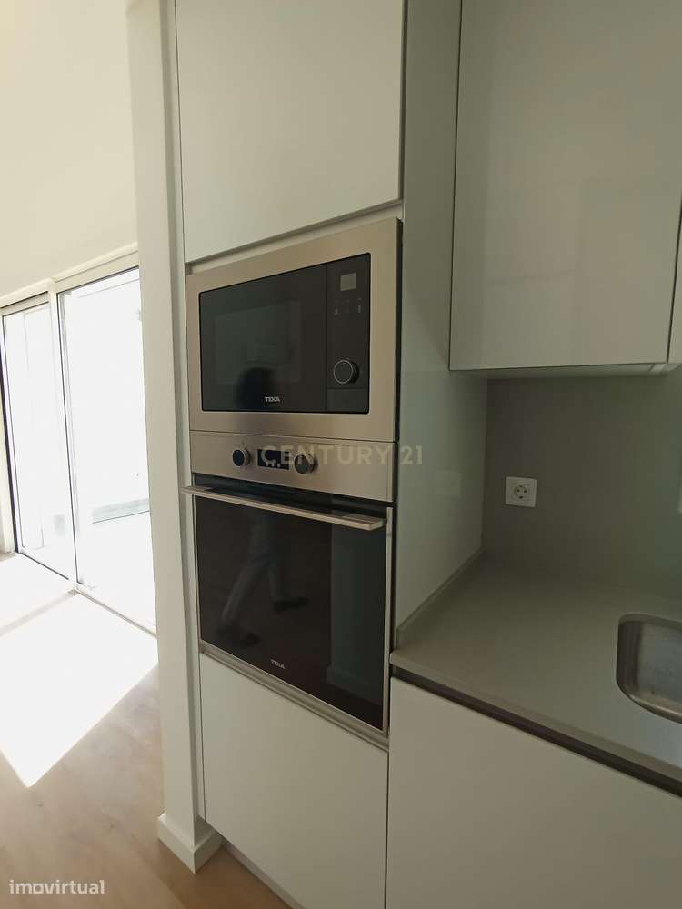 Moradia geminada no centro da Costa da Caparica-8