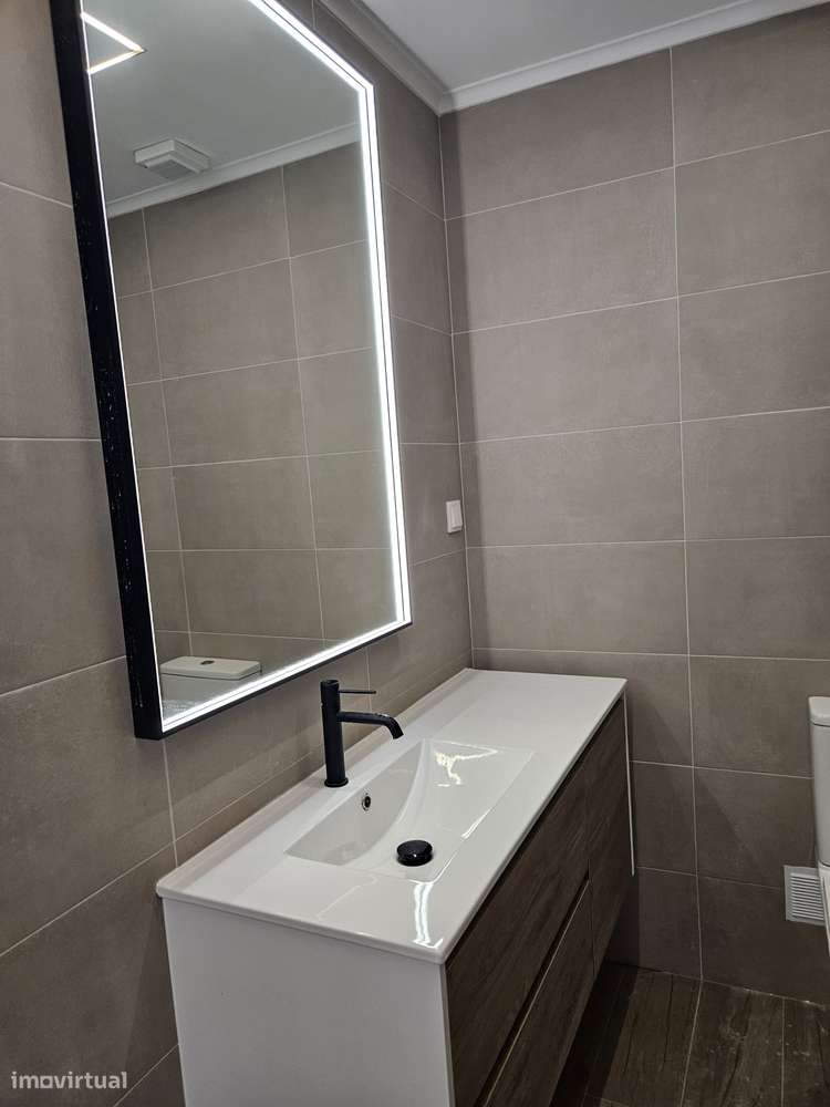 Apartamento T2 à venda na Rua Bernardo Francisco da Costa, 3 Almada-11