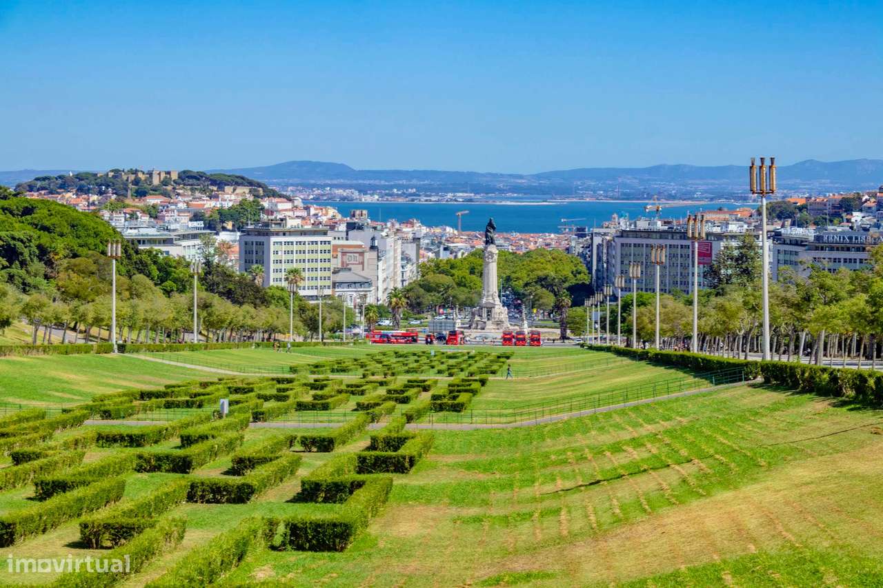 Espaço Comercial em Galeria Premium na Rua Mais Prestigiada de Lisboa,-6
