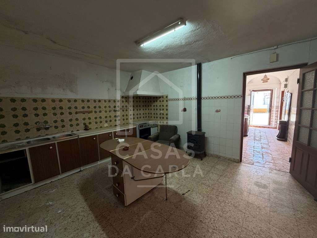 Moradia com espaço comercial com 657m2 em Albergaria dos Fusos-8
