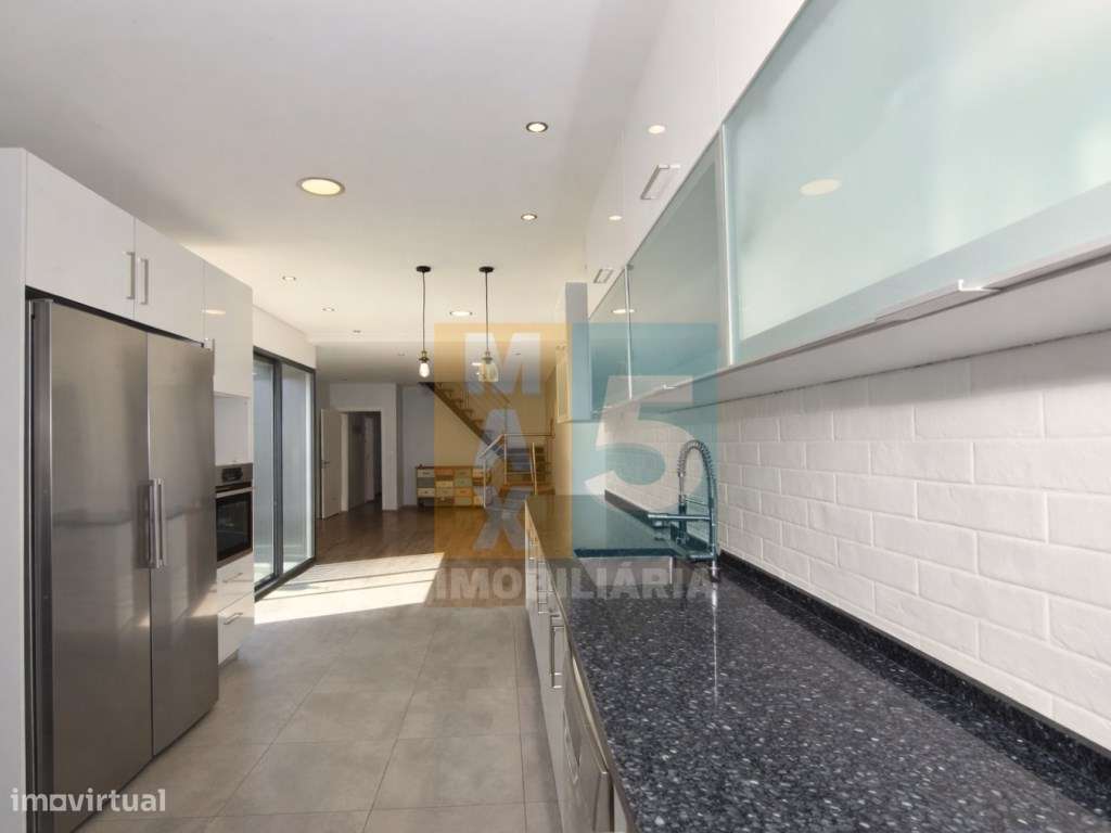 Moradia com 2 terraços em zona calma - Montijo-10