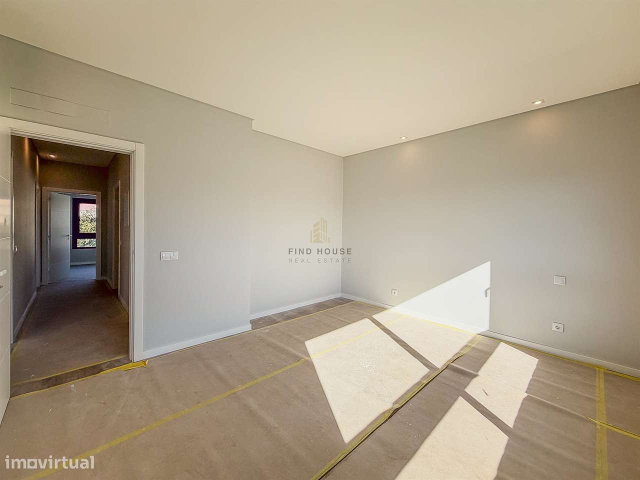 Vende-se Moradia T4 com jardim em Albarraque-17