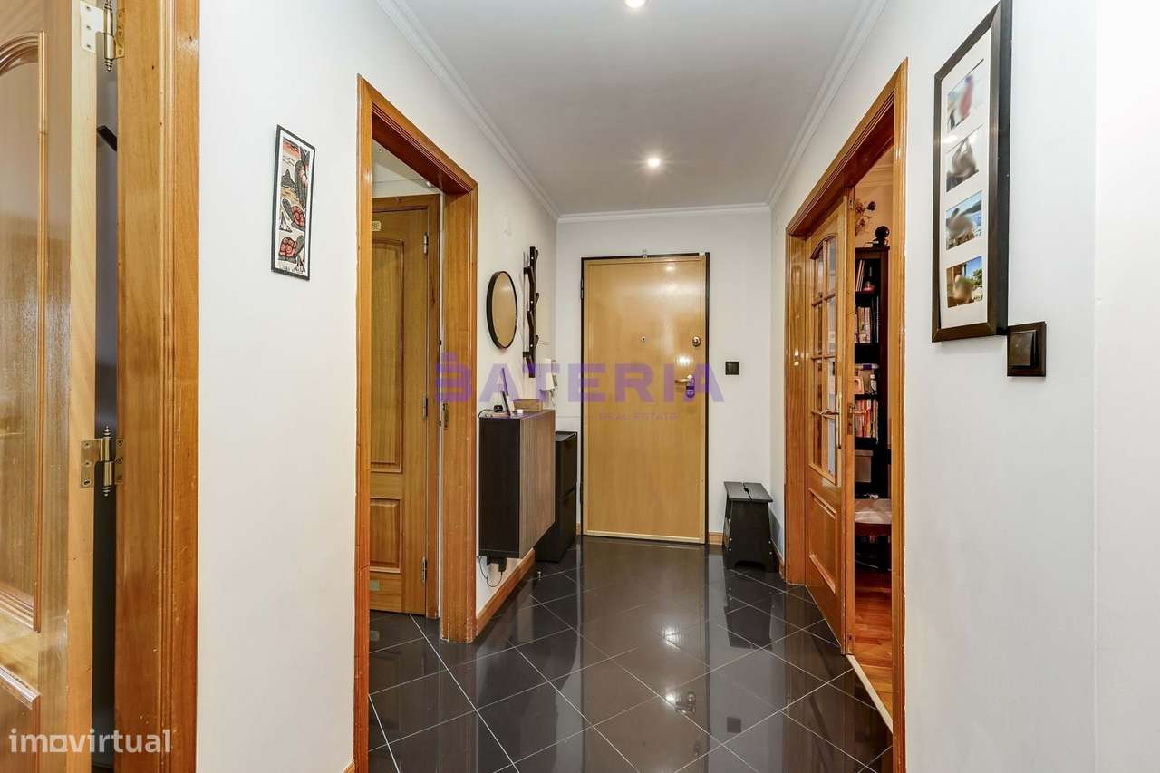 T2 com Suite, estacionamento e arrecadação em Massamá-9