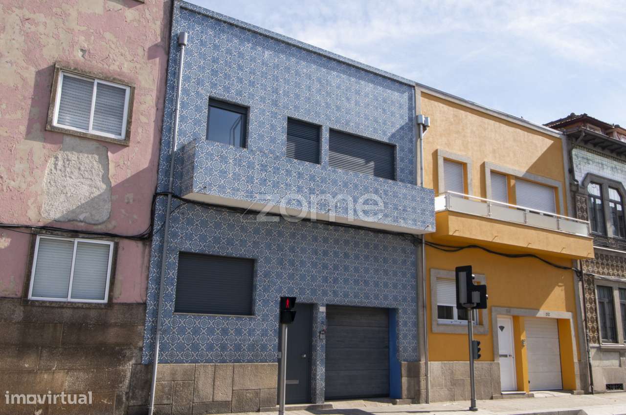 Moradia T6 na Rua do Amial (ao Colégio Luso-Francês) - Grande imagem: 2/52