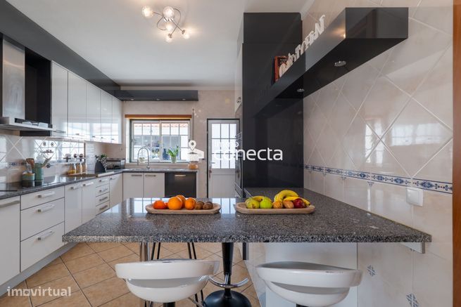 Moradia Geminada T4 com churrasqueira na Marinha Grande - Leiria-26