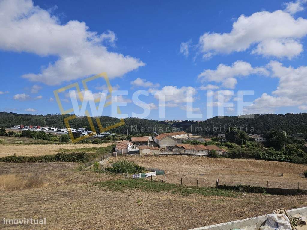 Moradia T4 com jardim, logradouro e terraço - NOVA - Grande imagem: 5/21