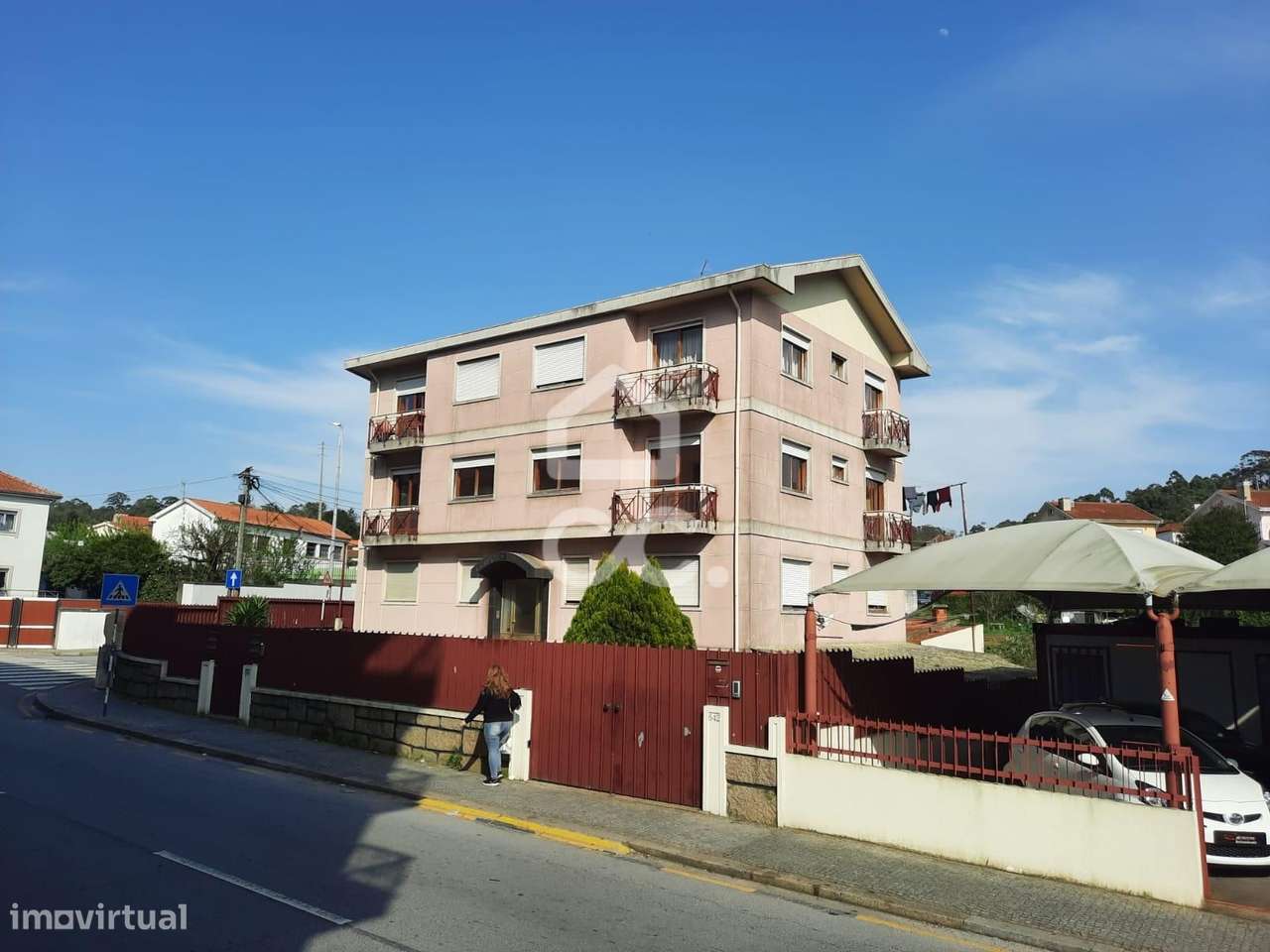 Apartamento T1+1 com Armazém e lugar de garagem-0