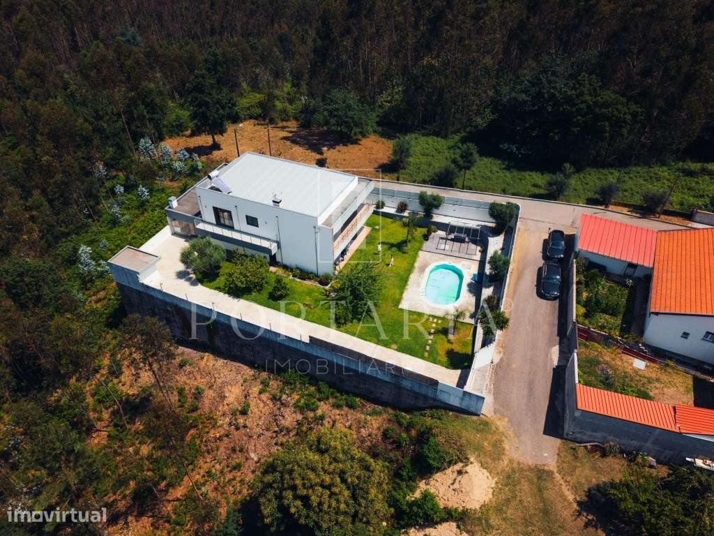 Fantástica moradia V4 isolada com piscina-29