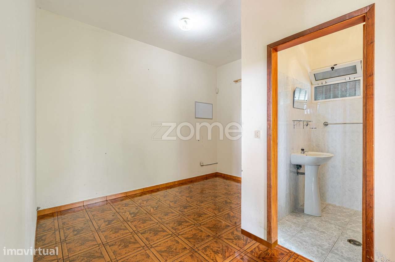 Moradia T2+1 com enorme potencial-36