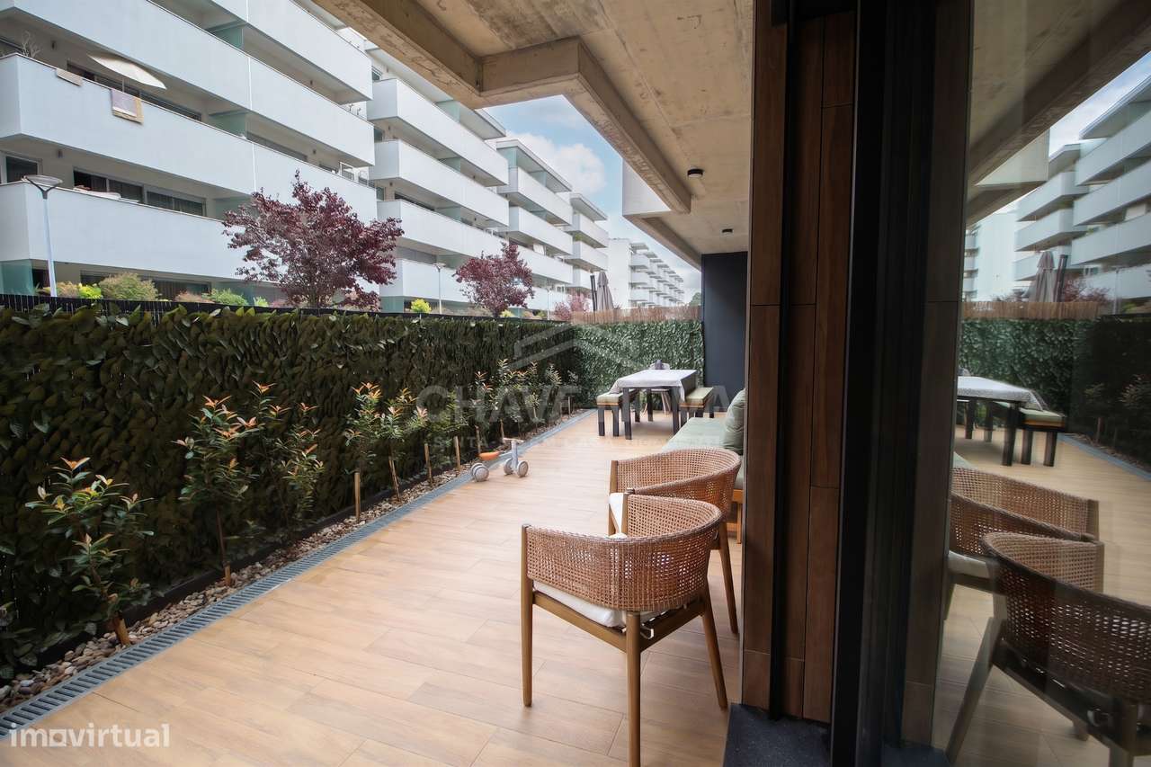 T2 Como Novo c/ Terraço em Santa Marinha (Candal)-16