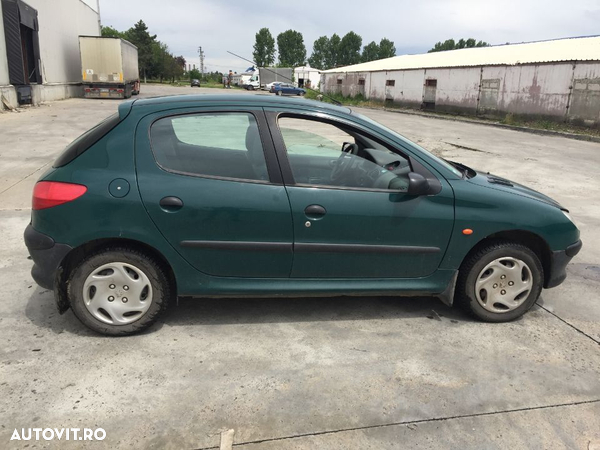 Dezmembrez Peugeot 206 1.1 benzina  cod motor HFZ - 4