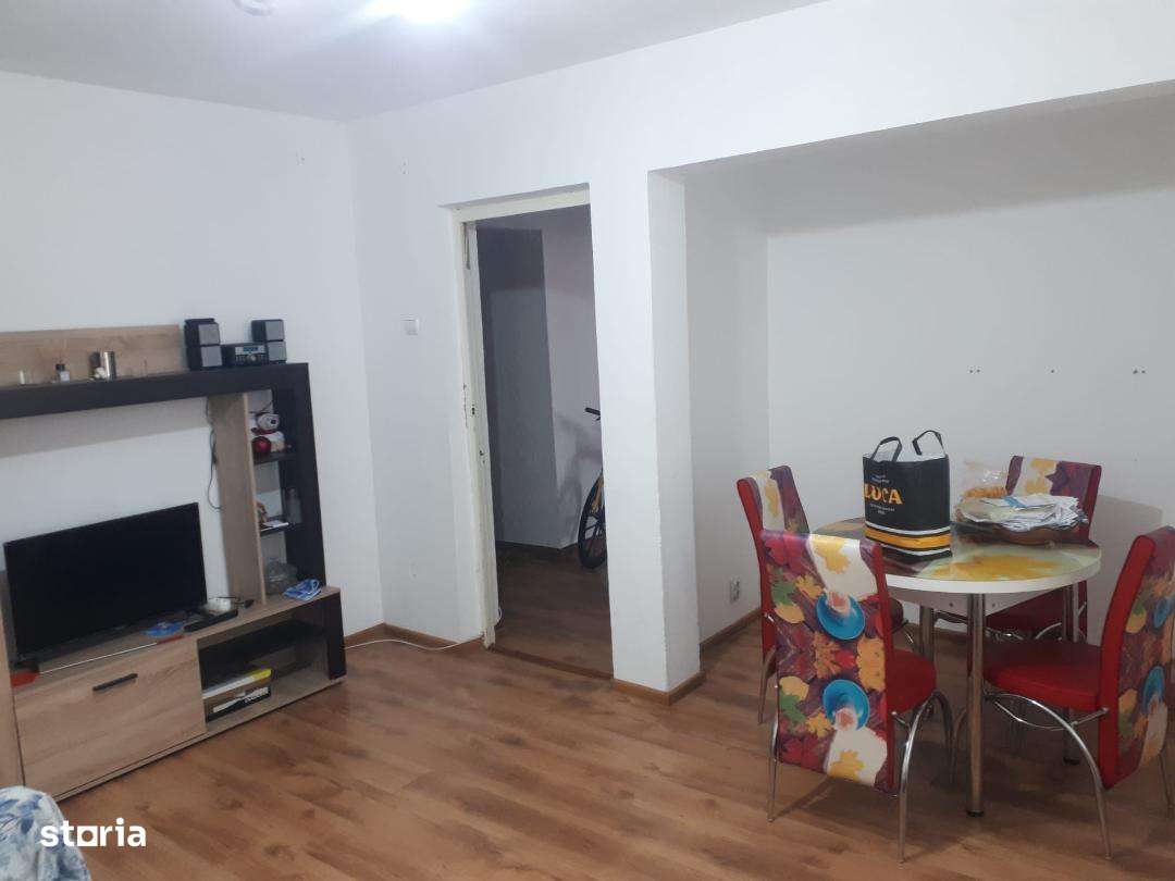 Apartament 2 camere Piata Centrala et1/4 ,Liber 59 000 euro neg