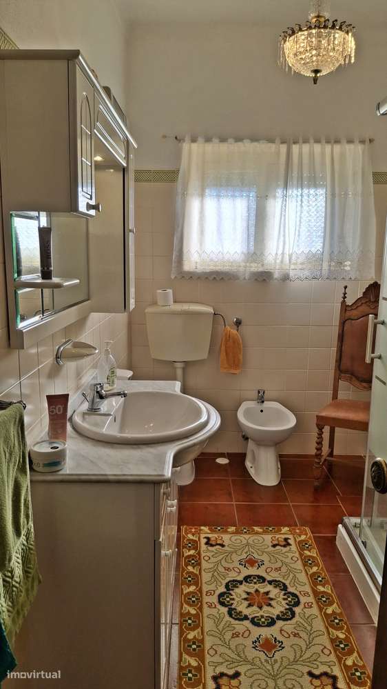 Magnífica propriedade constituída por moradia bi-familiar e armazém.-34