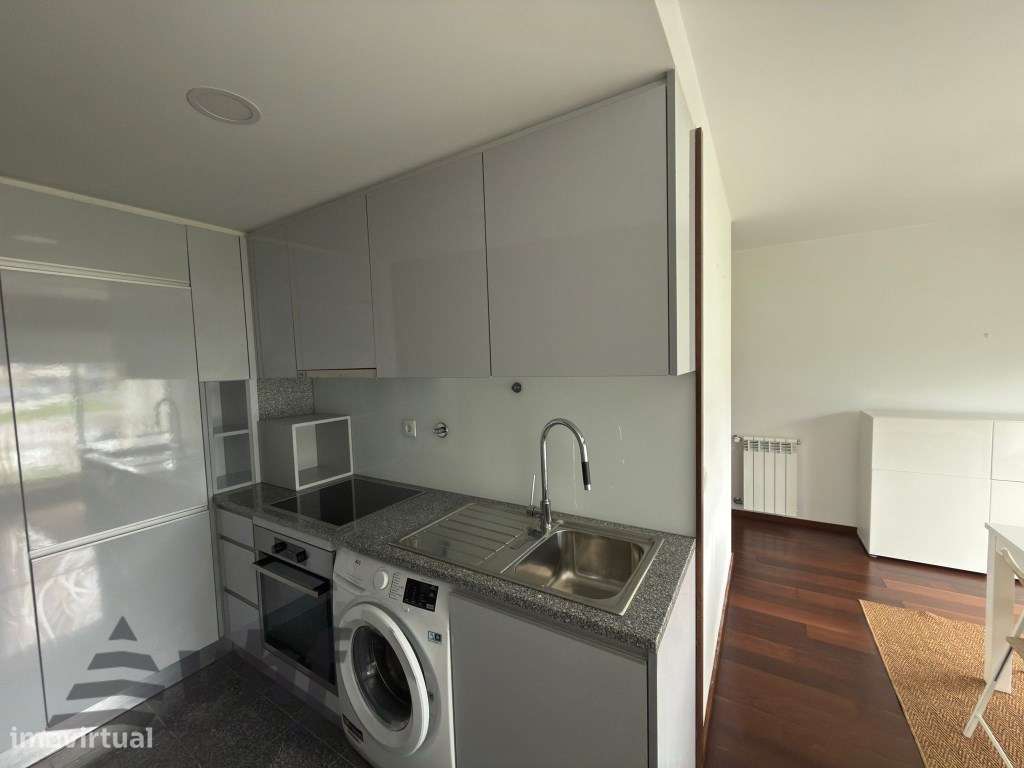 Excelente T1 mobilado próximo ao Hospital São João - Grande imagem: 4/21