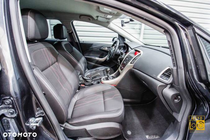 Opel Astra 1.4 Turbo 150 Jahre - 9