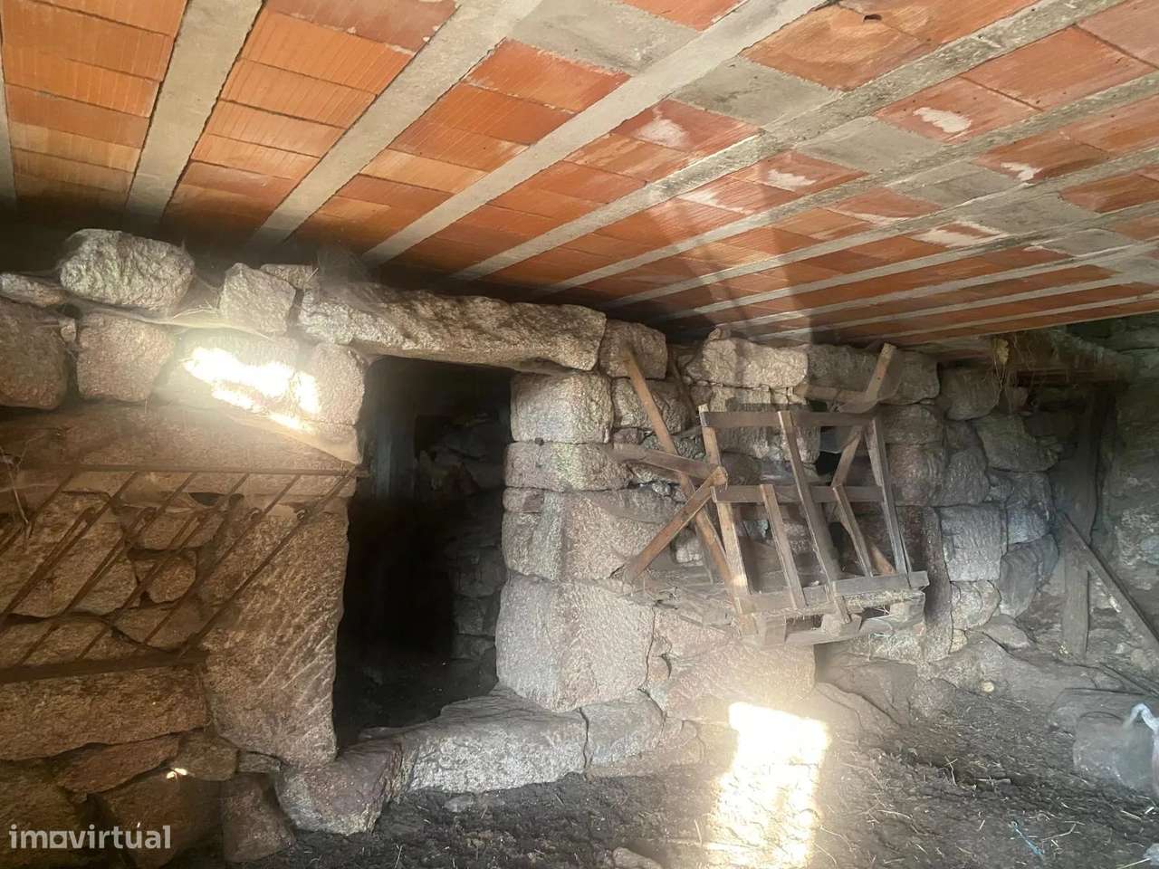 Moradia em Pedra de 1917 para Restauro | Lindoso, Ponte da Barca-8