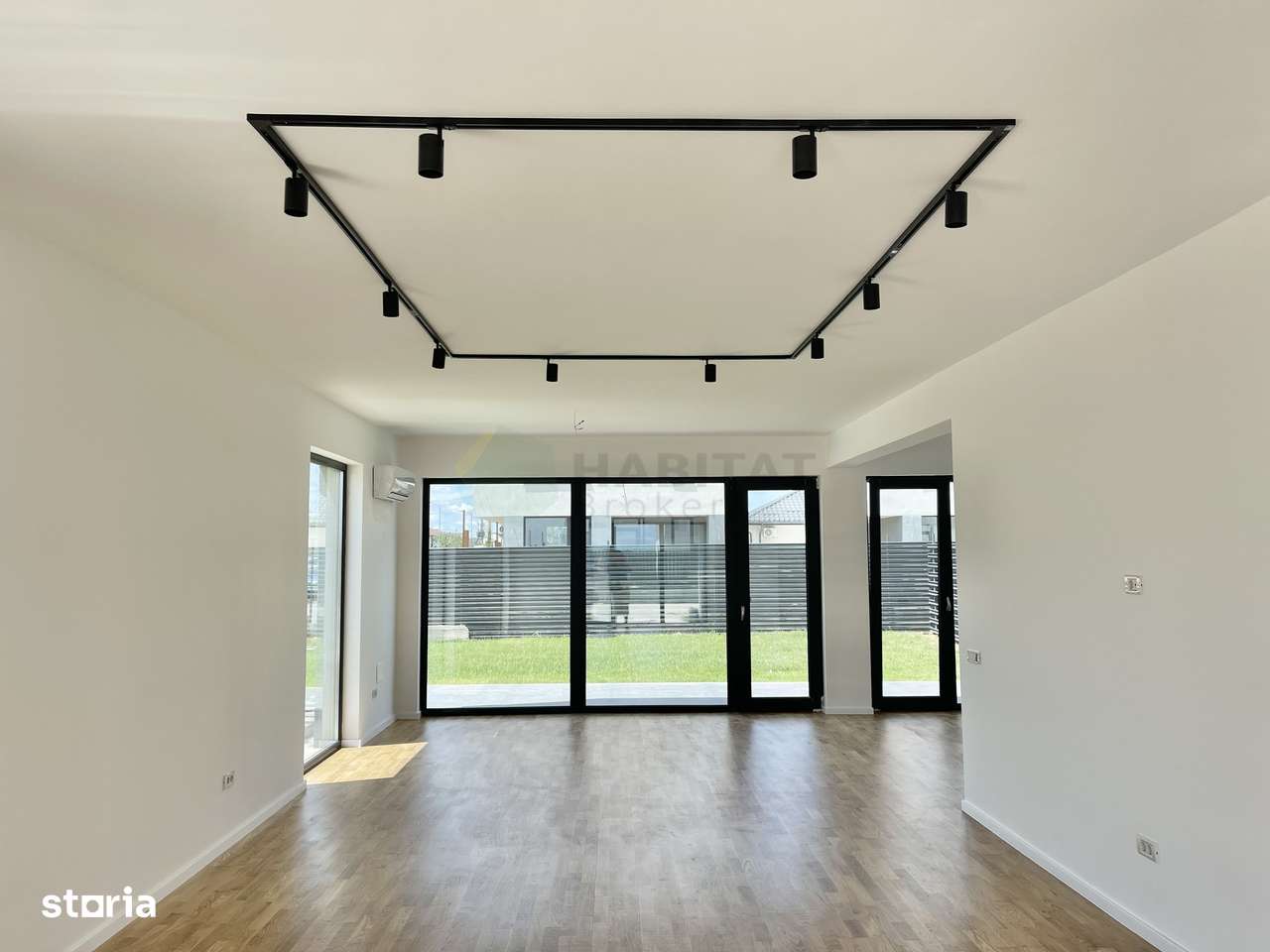 Vila Individuala 5 camere Tunari - Imagine principală: 4/20