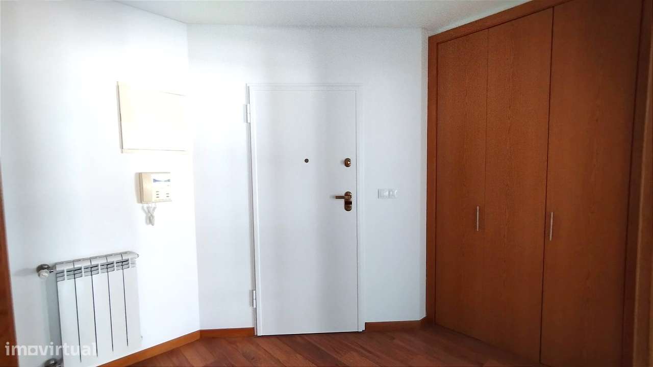 Apartamento T2 nas Colinas do Cruzeiro, com garagem em Odivelas - Grande imagem: 4/17