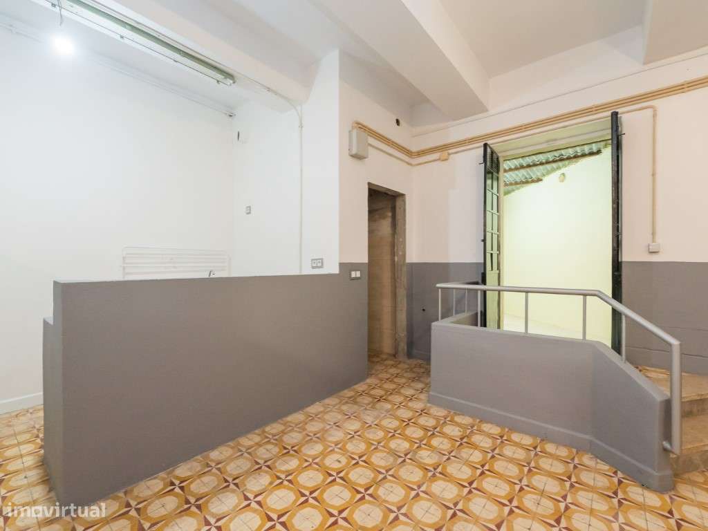 Loja para Investimento ou Comércio - Falagueira, Amadora-28