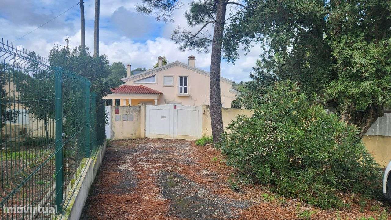 Moradia T5, ampla, vistosa, bem localizada, c/ piscina e ginásio. - Grande imagem: 3/60