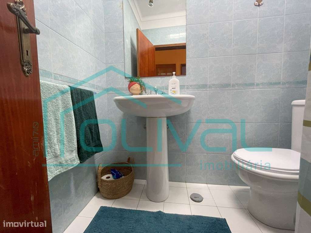 RESERVADO Apartamento T4 transformado em T3-18