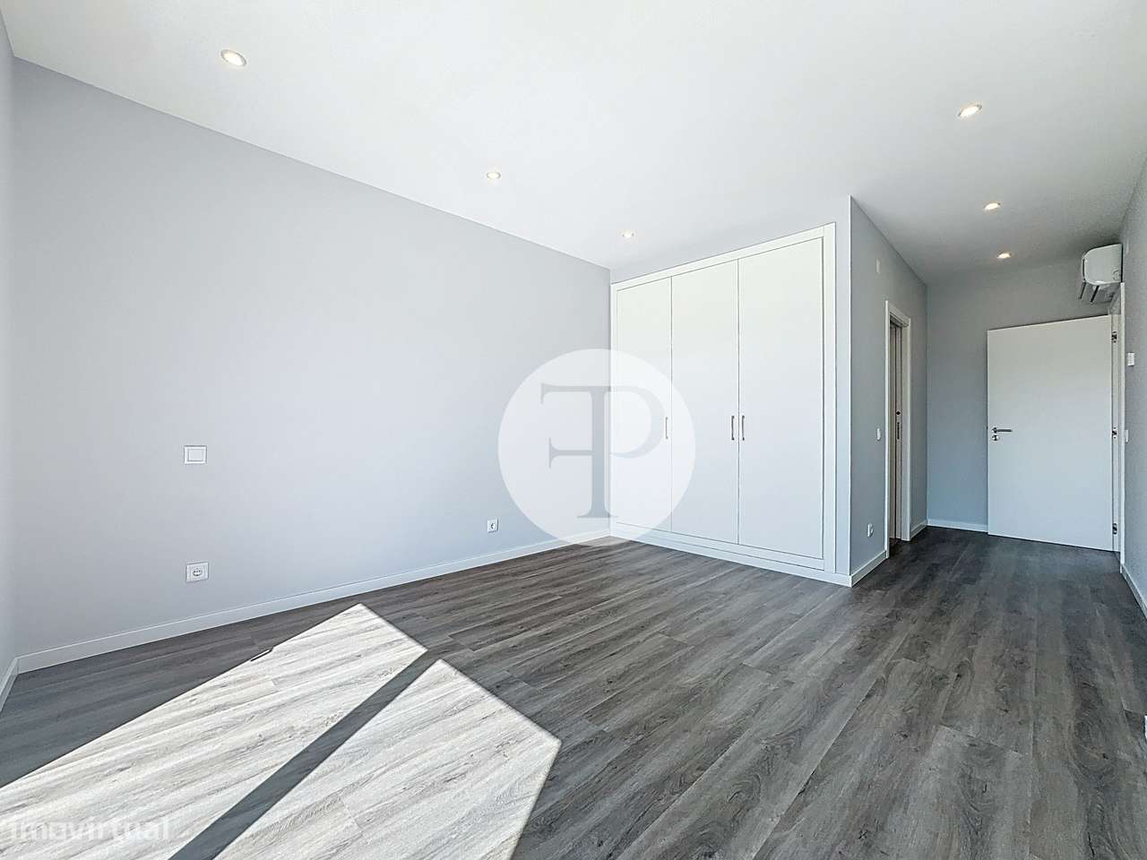 Moradia T4 com 2 suítes, piscina interior central em Alfeizerão-20