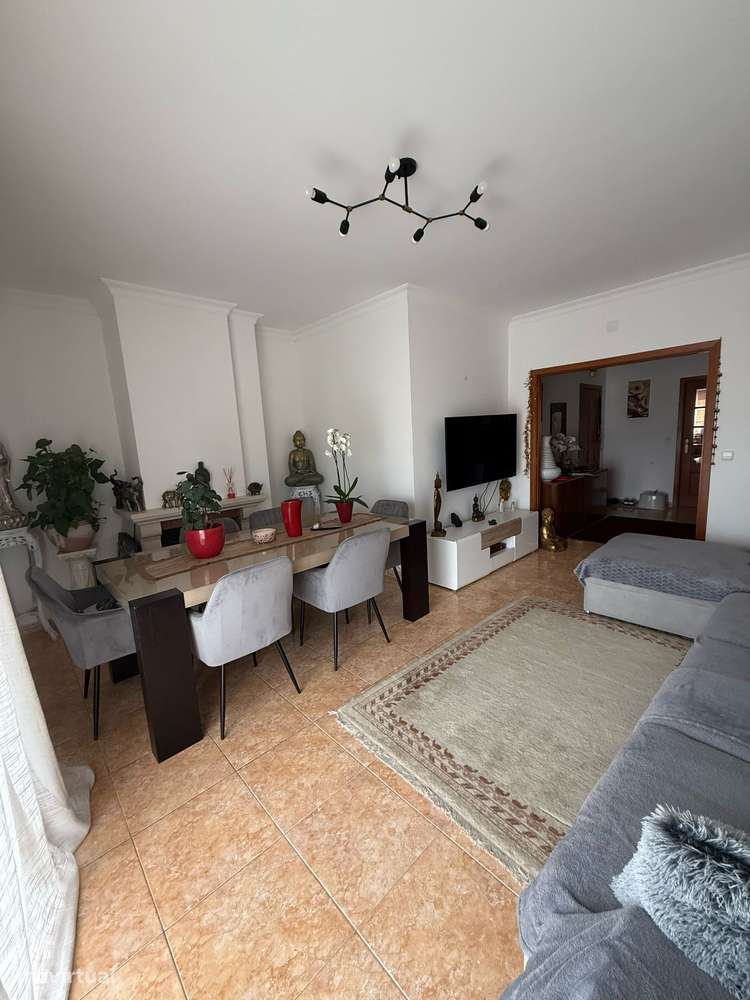Apartamento T4 Marinha Grande com garagem-1