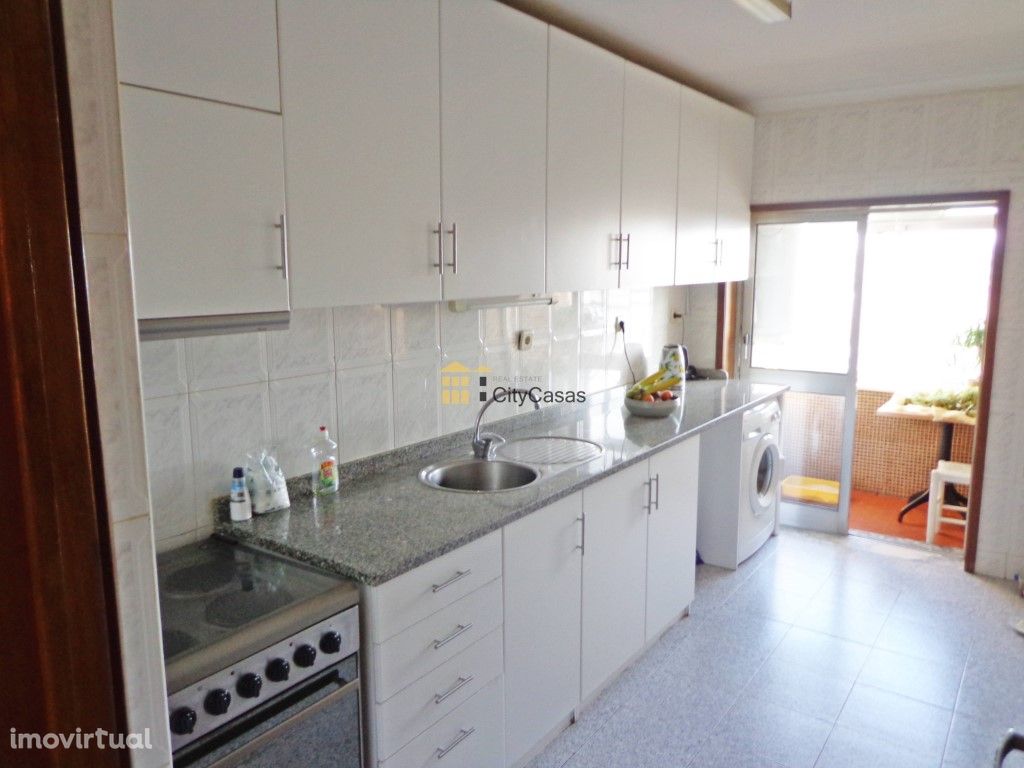 Apartamento T1+1 em Fânzeres