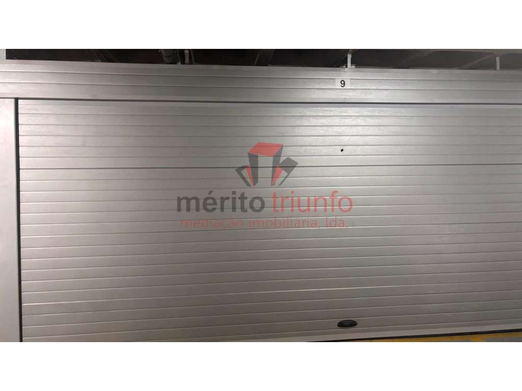 Excelente Apartamento c/ 3 Suites no Centro de Famalicão-34