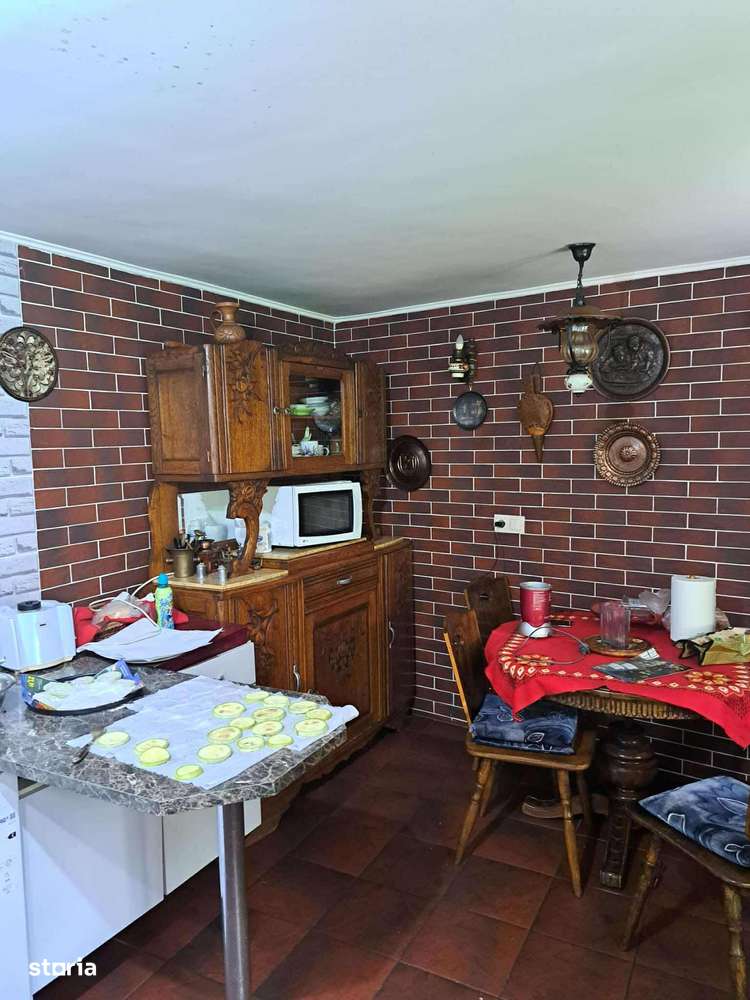 Casa cu 5 camere de vanzare , 14 MAI , 128.000 euro neg.-4