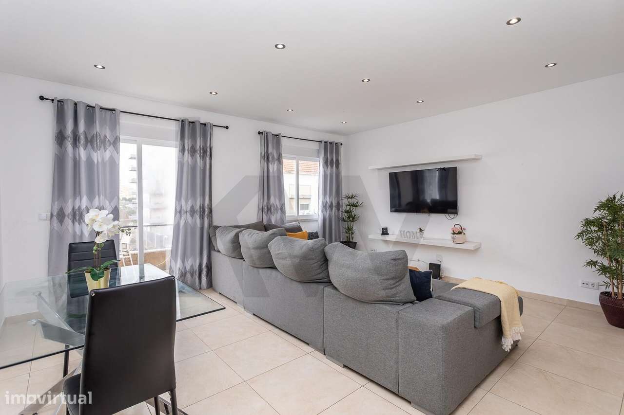 T2 com duas varandas e churrasqueira na Murtinheira | Seixal - Grande imagem: 5/21