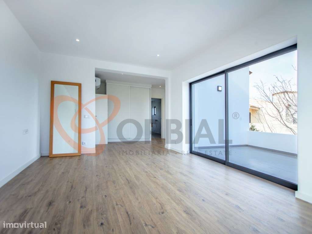 Moradia para venda em Albufeira com 6 quartos e piscina-48