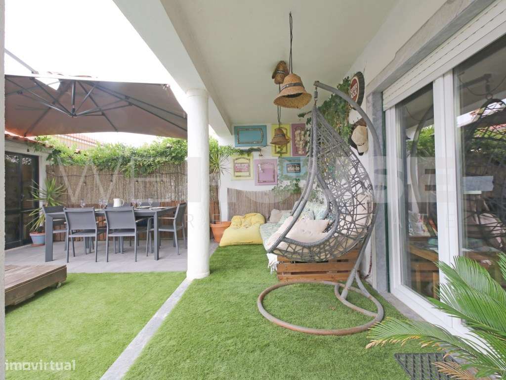 Oásis Urbano: Moradia T3 com Piscina e Potencial para T1 Independente-44