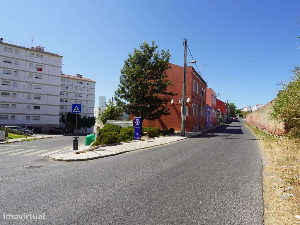 Prédio com 6 Apartamentos para Reabilitação em Marvila, Lisboa-2