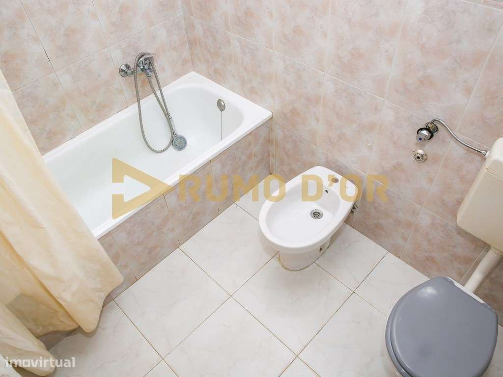 Apartamento T2 em excelente estado de conservação a 2 minutos da A1-21