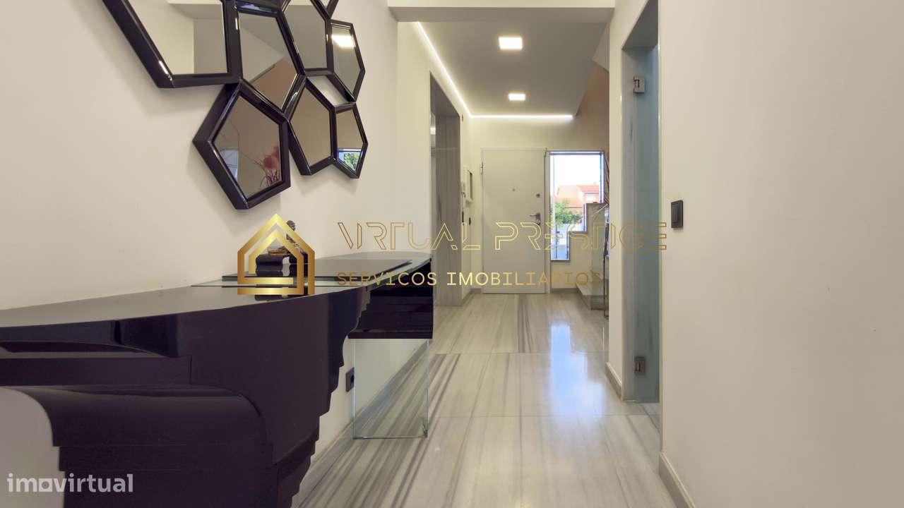 Moradia T4 Remodelada com Piscina em Belverde-7