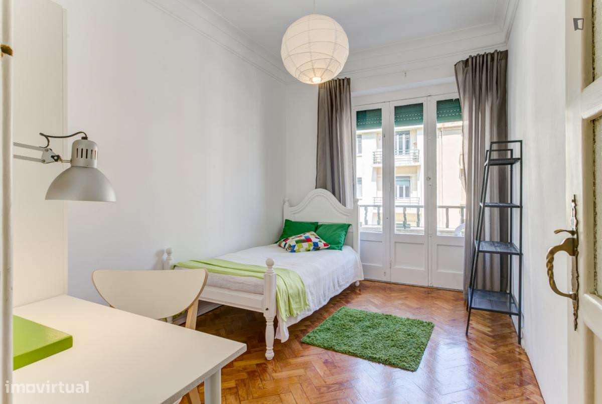 Quarto - localizado em São Sebastião Lisbon - Grande imagem: 5/9